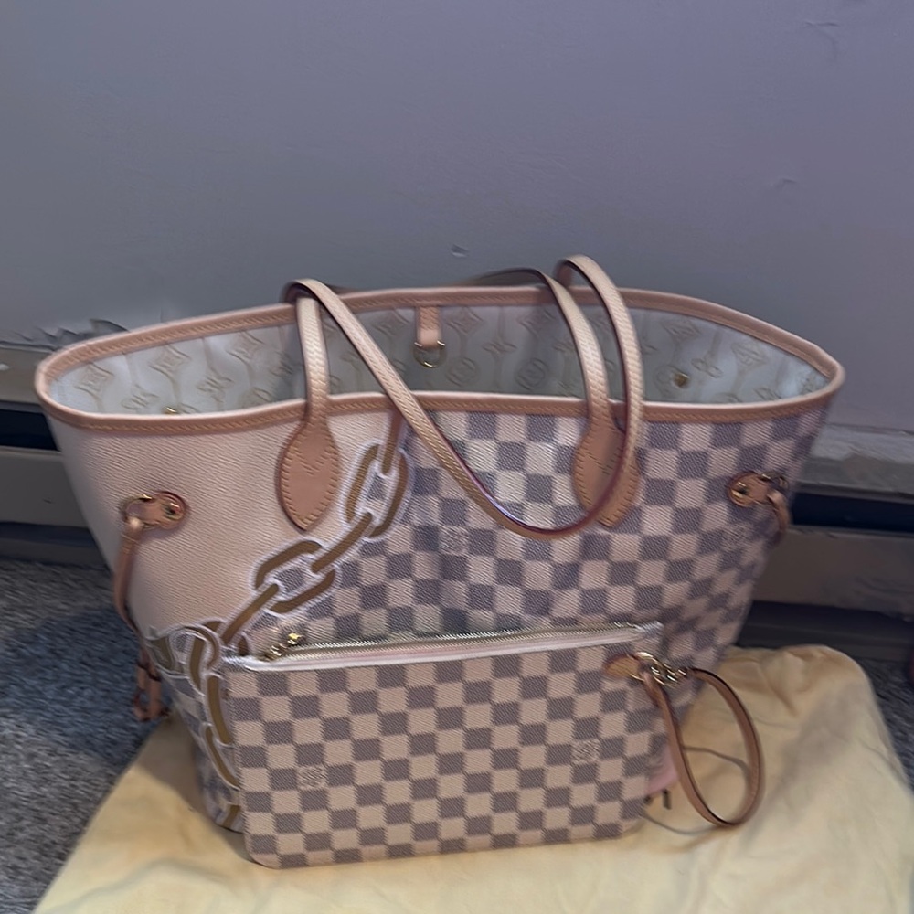 Louis Vuitton Pink and Brown Tote Bag with Classic Design - Picture 6 of 9